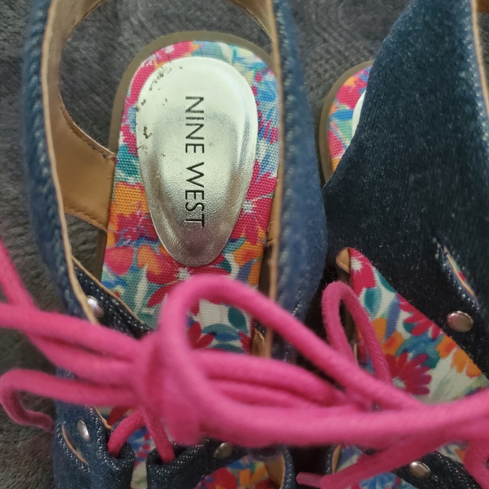 Adorable Nine West girls sandals - Picture 3 of 4